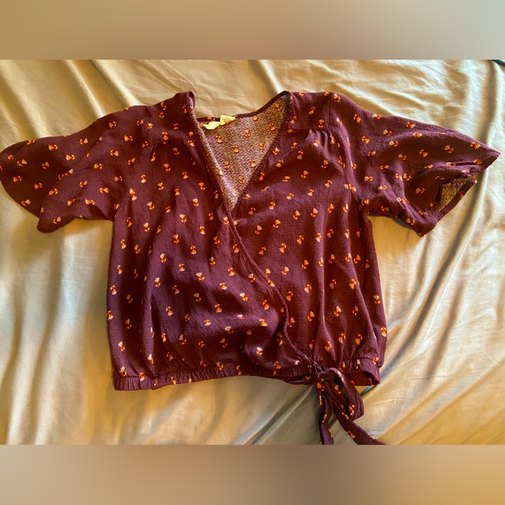 Cropped flutter sleeve top with tie waist detailing. Worn once, size medium.